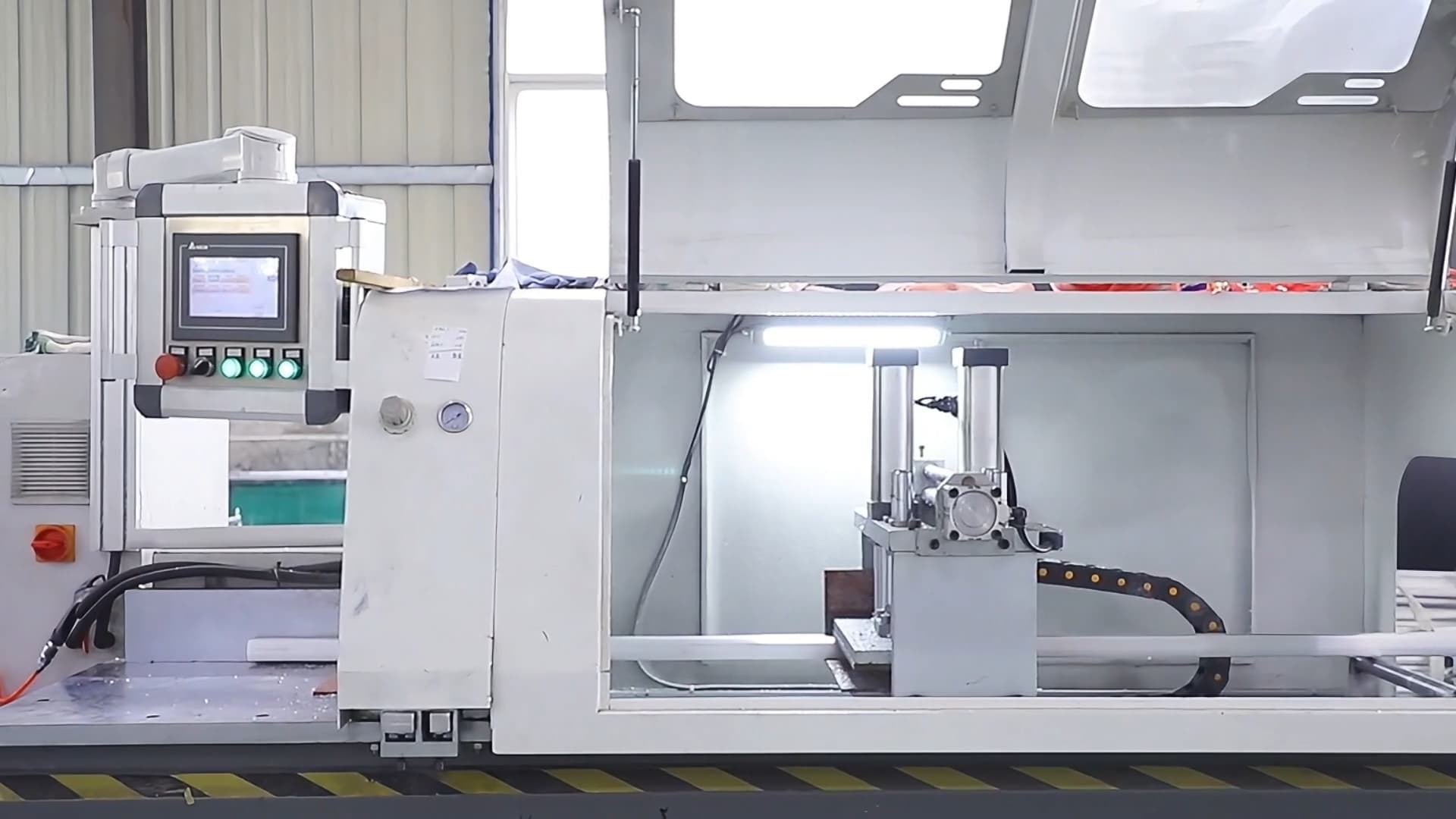 Aluminum Truss Cutting Aluminum Truss Cutting