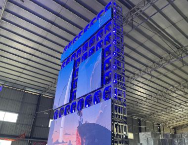 Comment GF-Truss a construit une tour LED sans erreur