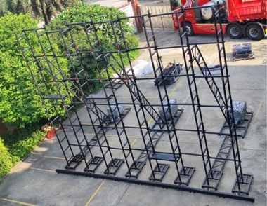 Solution de support au sol à base étendue pour écrans muraux de grande hauteur avec LED